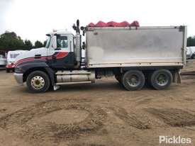 2003 Mack CX Vision - picture1' - Click to enlarge