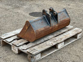 900mm MUD BUCKET Bucket-GP Attachments - picture0' - Click to enlarge