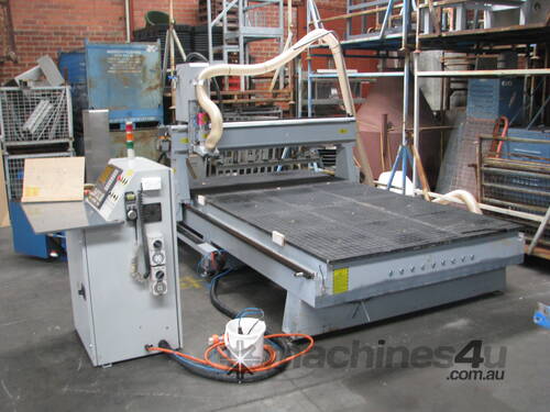 CNC Router Machine Auto Tool Change and Vacuum Table 