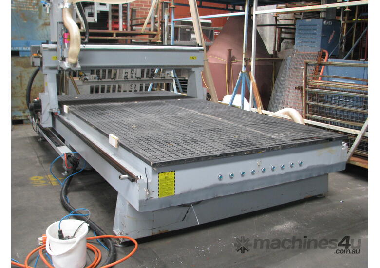caption CNC Router Machine Auto Tool Change and Vacuum Table