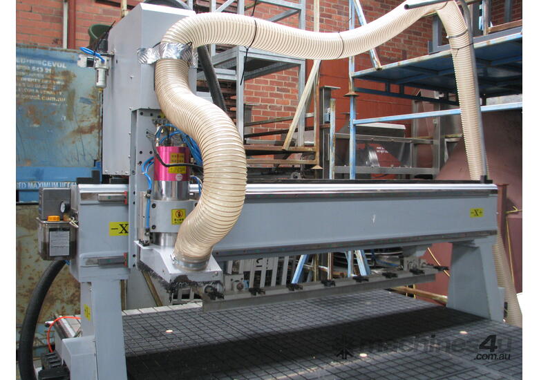 caption CNC Router Machine Auto Tool Change and Vacuum Table