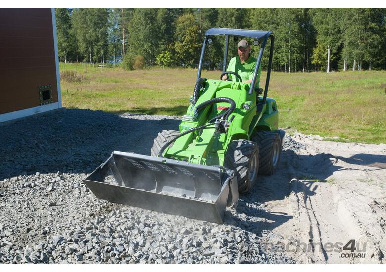 Avant 523 Mini Loader with 4in1 Bucket