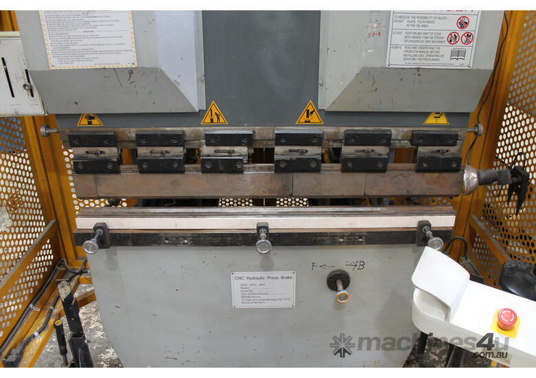 Used 2006 am machinery WC67Y 30 x 1320 Hydraulic Pressbrake Folder