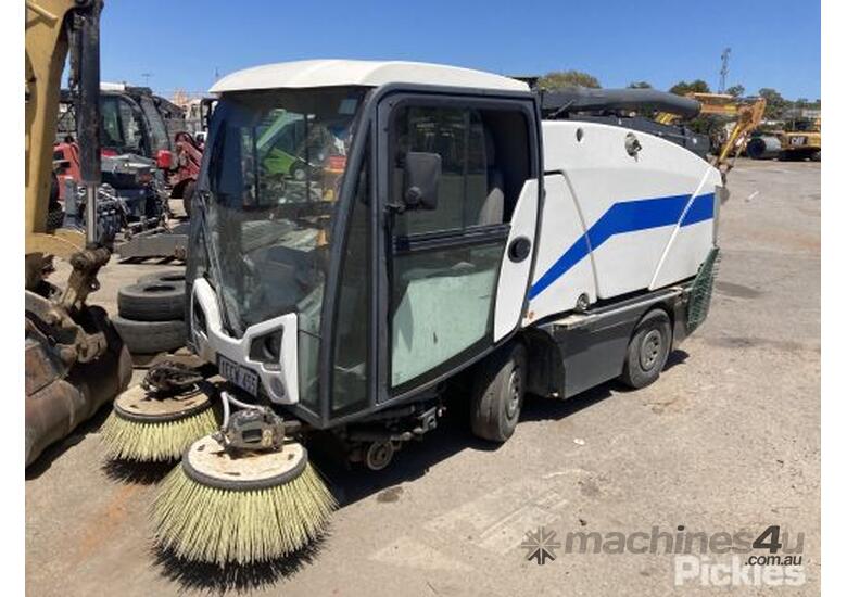 Used johnston C201 Sweeper Scrubber Combination in , - Listed on Machines4u