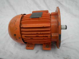 WEG KET8 / K8W22 3 PHASE ELECTRIC MOTOR 0.75kW - picture0' - Click to enlarge
