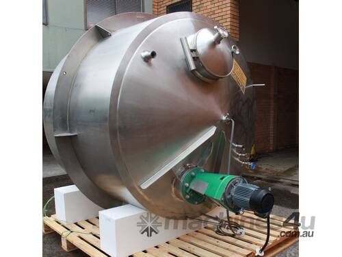 Stainless Steel Insulated Mixing Tank.