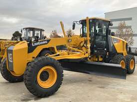 Grader 15.5T - Cummins Engine + Climate Controlled Cab - picture0' - Click to enlarge