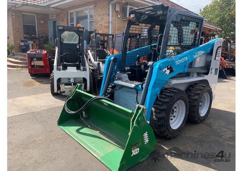 caption Toyota 5SDK852 hp Skid Steer Loader