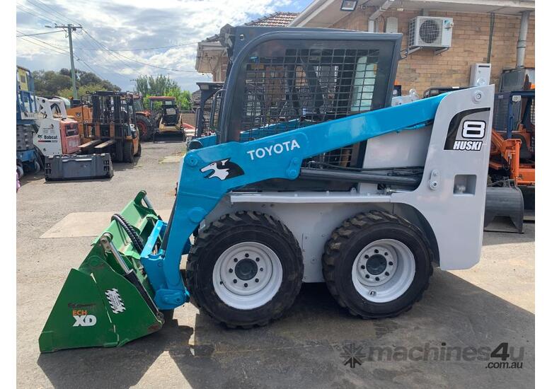 caption Toyota 5SDK852 hp Skid Steer Loader