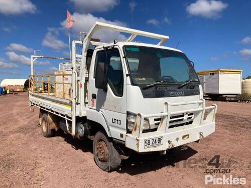 2007 Isuzu NPS