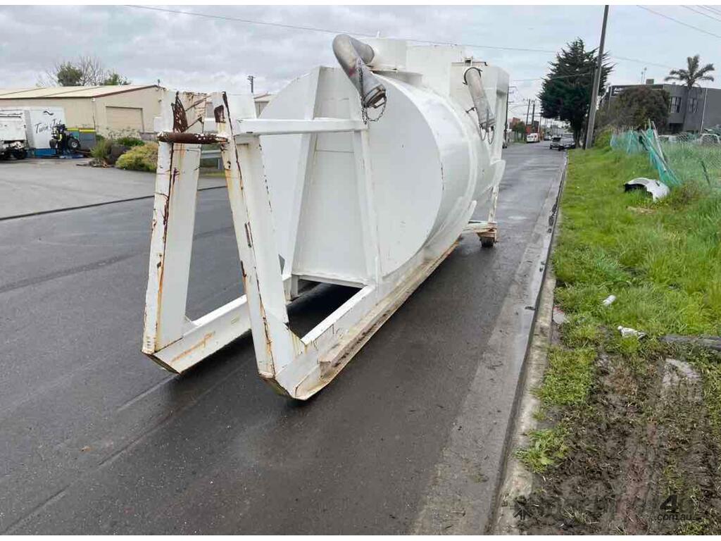 Buy Used Mecal Mecal Vacuum Interceptor Tank on Hooklift Vacuum Tanker