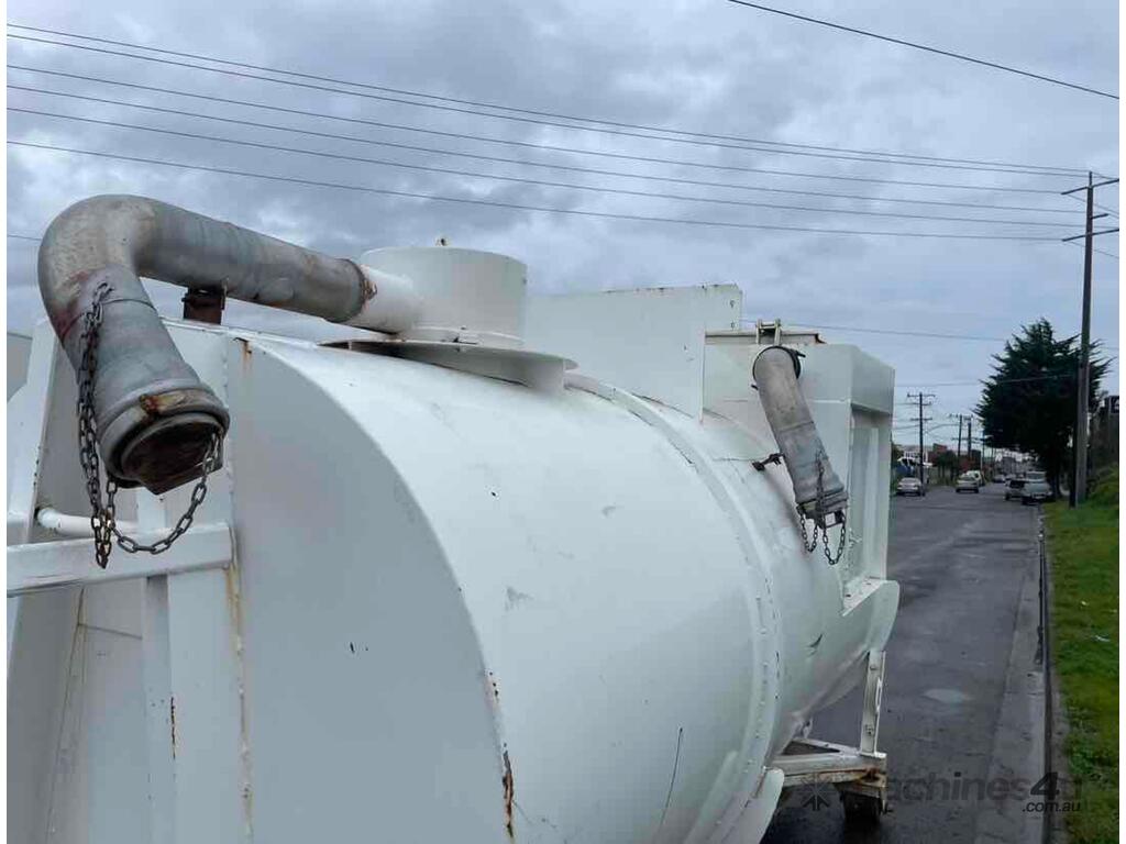 Buy Used Mecal Mecal Vacuum Interceptor Tank on Hooklift Vacuum Tanker