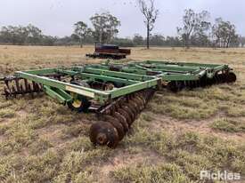 John Deere 331 offset disc plough. For further info contact Aaron Wilson 0477697453 - picture0' - Click to enlarge