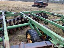 John Deere 331 offset disc plough. For further info contact Aaron Wilson 0477697453 - picture0' - Click to enlarge