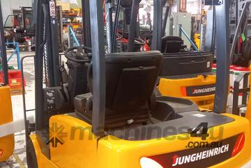 JUNGHEINRICH Refurbished Battery Electric Forklift with 4.8m Triple Mast