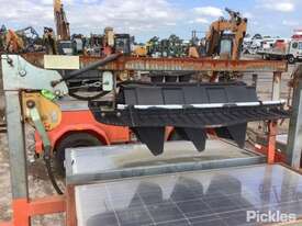 2008 Trailer Factory Solar Powered Traffic Light Trailer - picture0' - Click to enlarge