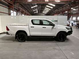 2017 Toyota Hilux SR (4x4) Diesel - picture0' - Click to enlarge