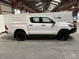 2017 Toyota Hilux SR (4x4) Diesel - picture1' - Click to enlarge