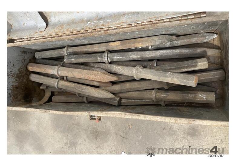 Used 30 MM HEX JACK HAMMER POINTS IN TOOL BO 30 MM HEX JACK HAMMER