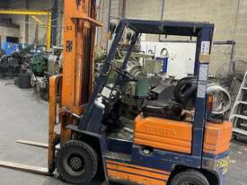 Forklift-counterbalance - picture0' - Click to enlarge