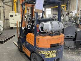 Forklift-counterbalance - picture0' - Click to enlarge