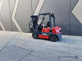 NEW UHI 2.5TON DIESEL FORKLIFT WITH SIDE SHIFT ONLY $22000 (WA ONLY) - picture2' - Click to enlarge