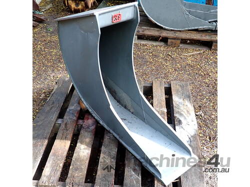 New 4-12 ton 300mm Doherty Excavator Deep Trenching Banana Gummy Bucket, No Headstock