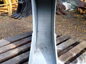 New 4-12 ton 300mm Doherty Excavator Deep Trenching Banana Gummy Bucket, No Headstock - picture0' - Click to enlarge