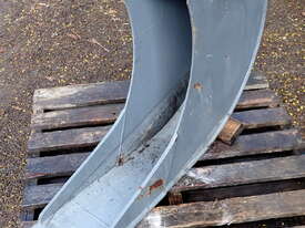 New 4-12 ton 300mm Doherty Excavator Deep Trenching Banana Gummy Bucket, No Headstock - picture1' - Click to enlarge