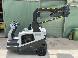 CLEANQUIP-NILFISK SW5500 DIESEL RIDE ON SWEEPER SECONDHAND - picture2' - Click to enlarge
