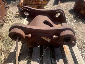 Excavator Head Pin Bracket - picture0' - Click to enlarge