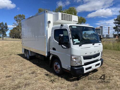 Mitsubishi Fuso Canter 515 Automatic 4x2 Refrigerated Pantech.  Ex Coles. 