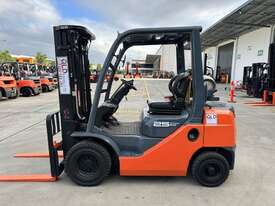 Toyota Forklift 2.5T Model: 8FG25 - picture0' - Click to enlarge