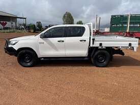 2020 Toyota Hilux SR Diesel - picture1' - Click to enlarge