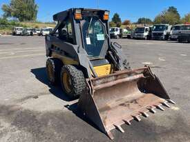 New Holland LS170 Skid Steer - picture0' - Click to enlarge