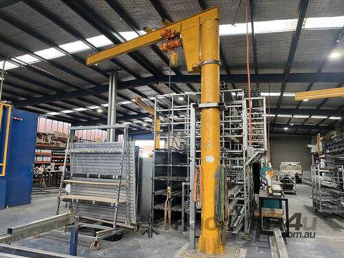 Floor mounted JIB crane. 500kg rated. 4m lifting height. 5m radius