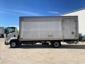 2016 Isuzu FRR 107-210 Furniture Pantech - picture2' - Click to enlarge