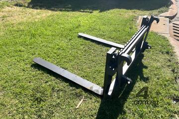 Pallet Fork Euro Hitch 1.5 Ton