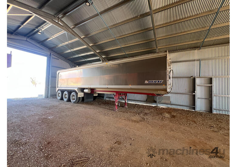 caption Byrne Semi Grain Tipper Trailer