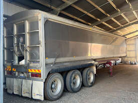Byrne Semi Grain Tipper Trailer - picture2' - Click to enlarge