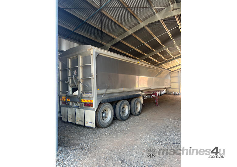 caption Byrne Semi Grain Tipper Trailer