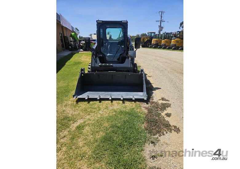 XCMG XC7-SR07 | Skid Steer Loader | 890 kg | Advanced Safety & High Efficiency l 4-in-1 Bucket!