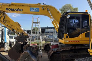 2008 Komatsu PC220-8 Excavator | 10,688 Hours | Well-Maintained | Quick Hitch & Bucket