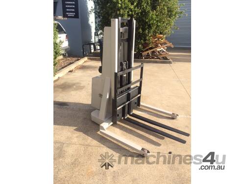 caption Crown Forklift Model 20MT90A Lifting capacity 1 T height 2.3m with new battery