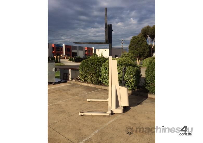 caption Crown Forklift Model 20MT90A Lifting capacity 1 T height 2.3m with new battery