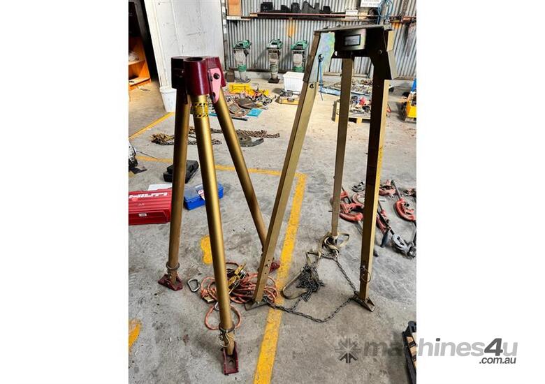 caption QTY X 2 CONFINED SPACE RESCUE TRIPODS