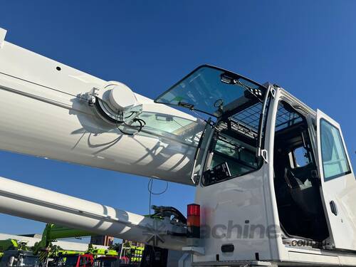 caption 2025 Zoomlion ZTC400V 40Ton Truck Crane
