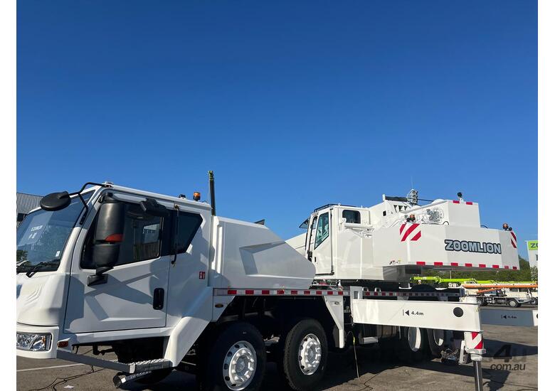 caption 2025 Zoomlion ZTC400V 40Ton Truck Crane