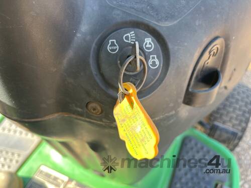 John Deere LA115 Ride On Mower