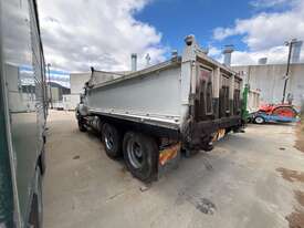 1994 Ford L9000 Tipper - picture1' - Click to enlarge